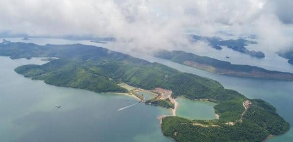 Đảo Thẻ Vàng hòn đảo hoang sơ tại Vịnh Bái Tử Long chờ bạn khám phá