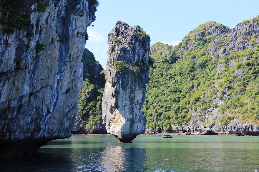 Hòn Bút địa điểm dành cho ai ưu thích leo núi mạo hiểm