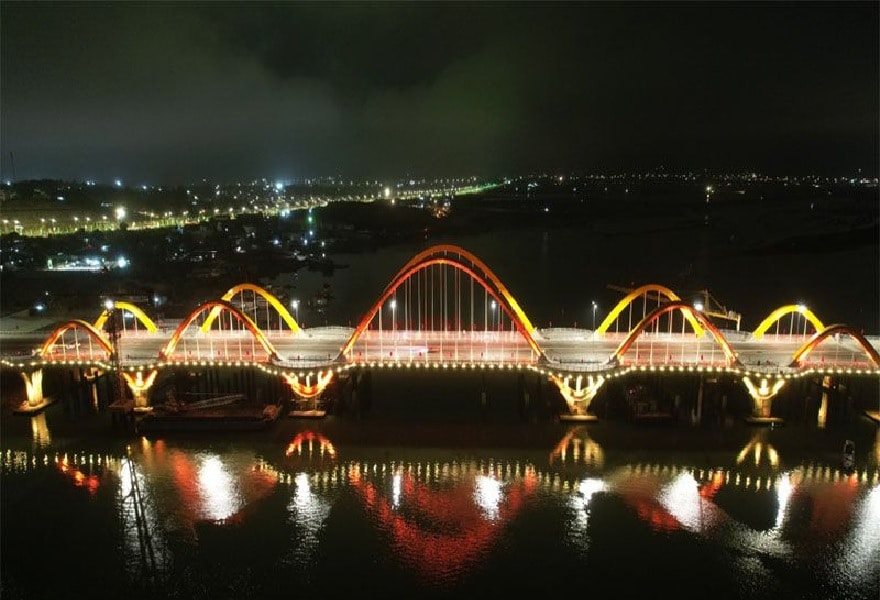 Cầu Tình Yêu về đêm