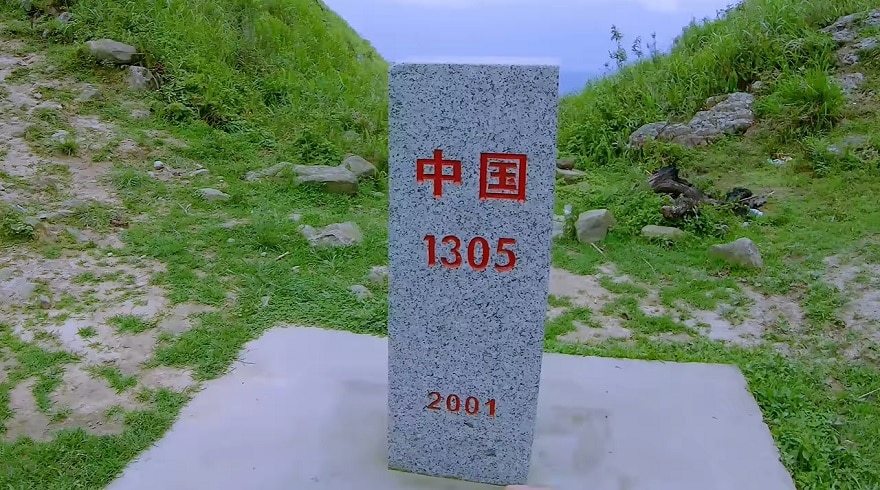Cột mốc 1305