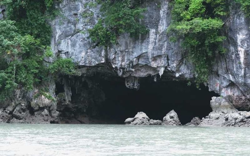 Hang luồn Cái Đé