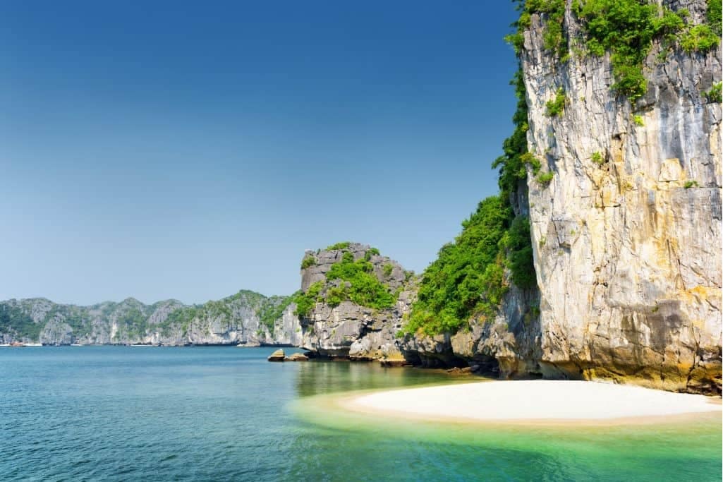 Bãi biển Ba trái đào