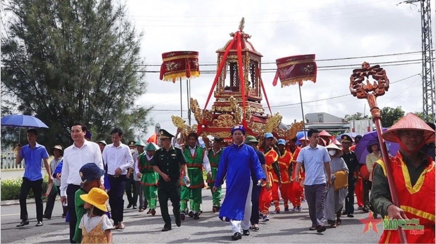 Lễ “Khóa làng” và “cải tịch”. (Ảnh báo quân đội nhân dân)