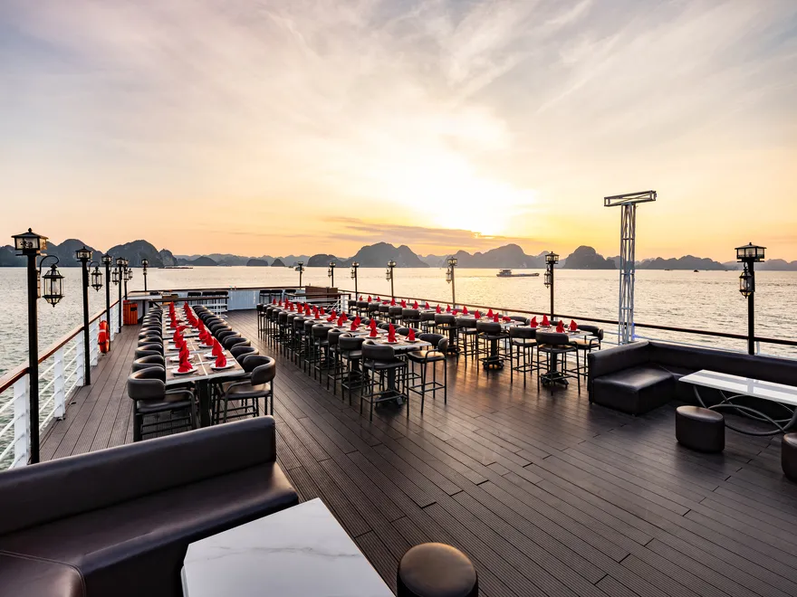 Khu vực Sundeck Trên du thuyền Diamond Crusie Hạ Long