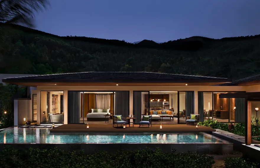 Anantara Beachfront Pool