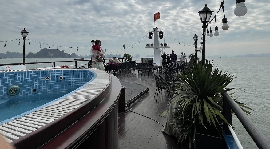 Khu vực Sundeck trên du thuyền Pamela