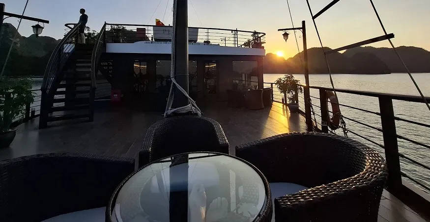 Du thuyền Peony 5 Khu vực sundeck trên Peony Cruises Ha Long