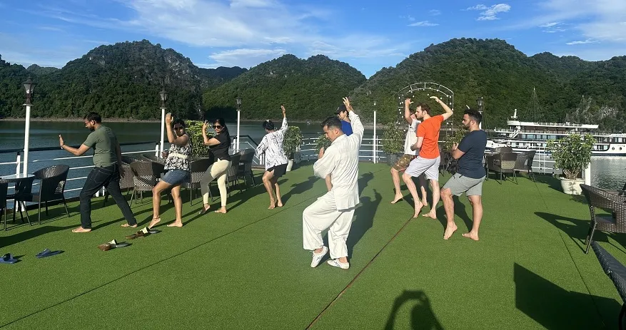 Du thuyền La Casta Regal 6 Trải nghiệm tập Tai - Chi trên Du thuyền La Casta Regal