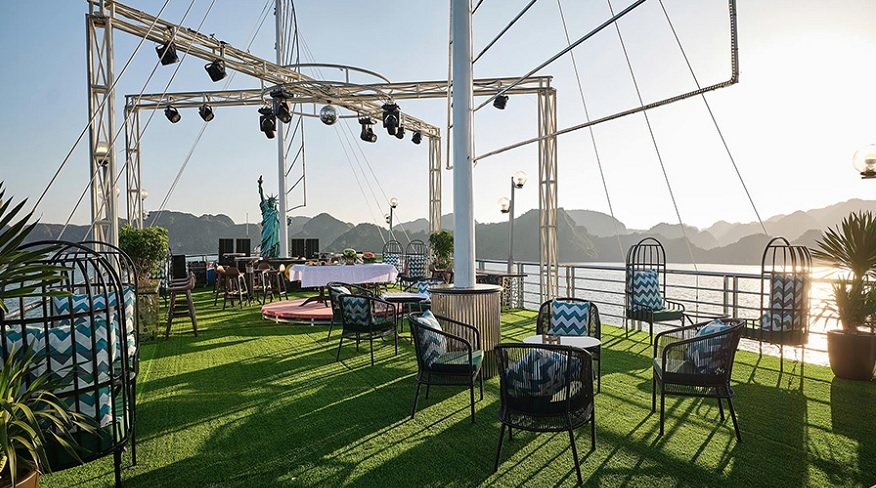 Khu vực sundeck rộng rãi lên tới 250m2 Sea Lion
