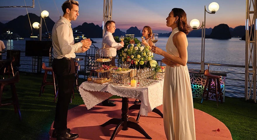 Tiệc trà chiều ( Sun Party) trên du thuyền Sea Lion