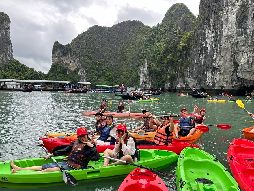 Trải nghiệm chèo kayak