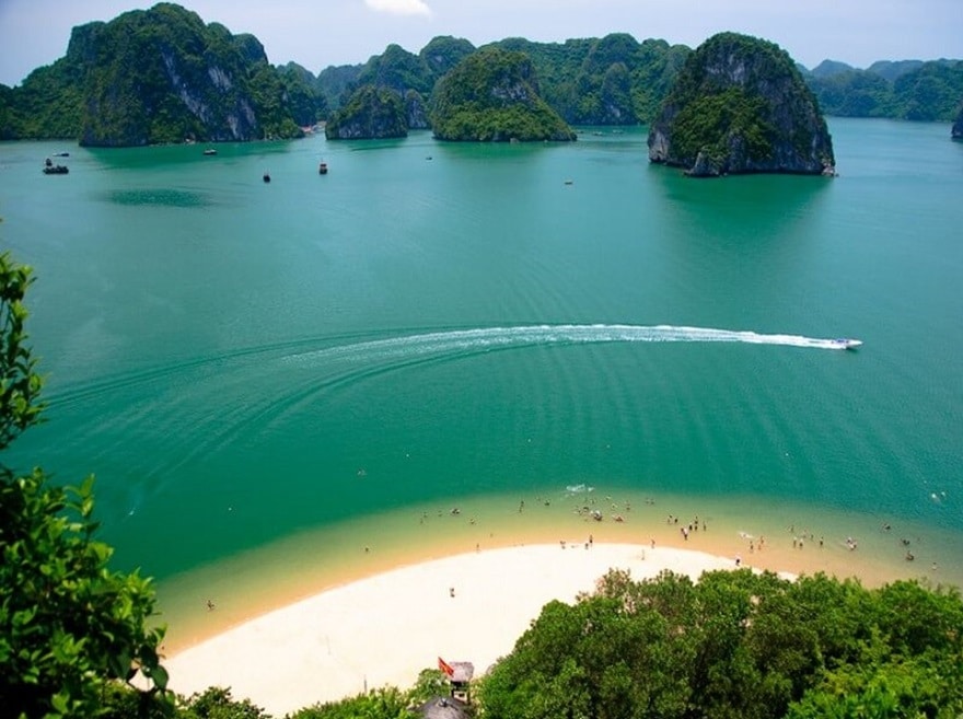 Bãi tắm tại đảo TItop