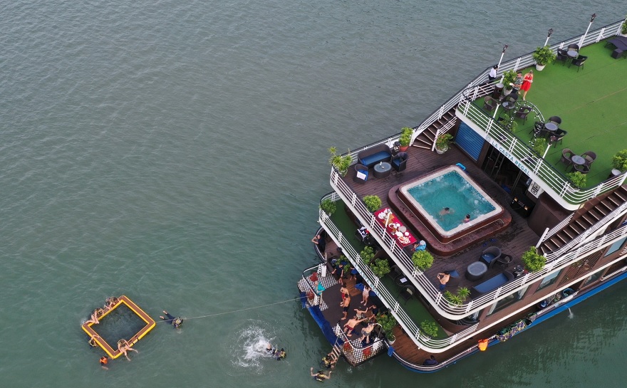 Bể Sục trên du thuyền La Casta