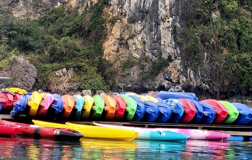 Các thuyền kayak cho thuê tại Vịnh Hạ long