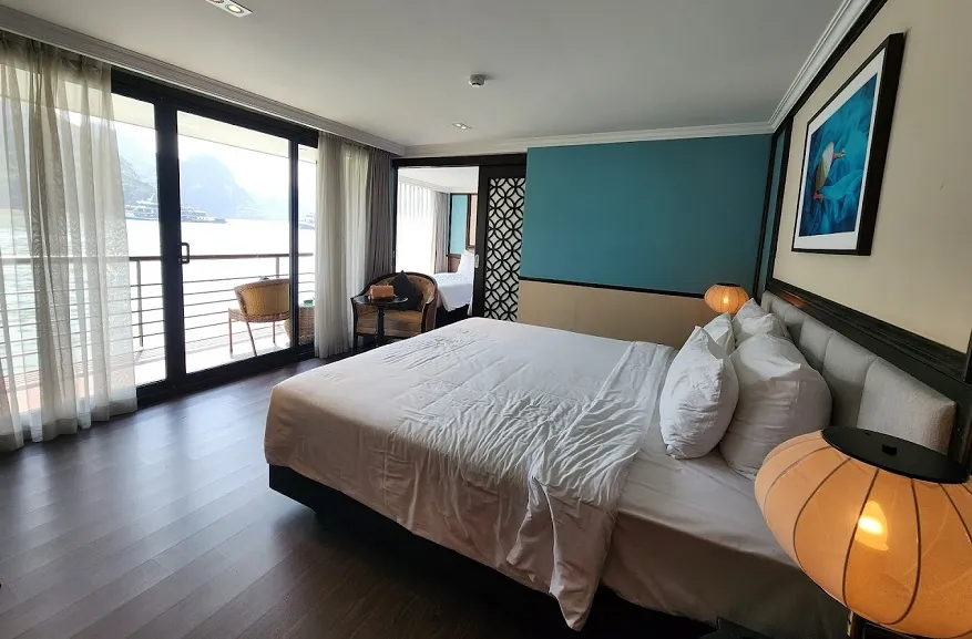 Các Cabin tại Capella Cruise đều có ban công với view hướng giúp du khách bao quan trọng Vình Kỳ Quan