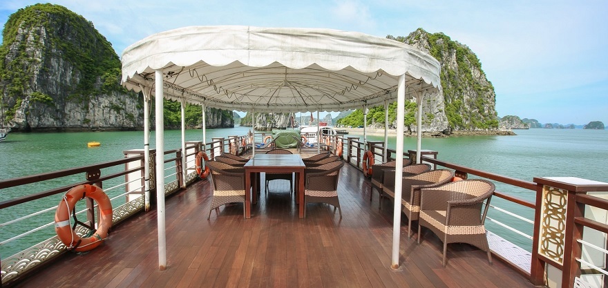 Khu vực Sundeck trên Du Thuyền Oriental Sails