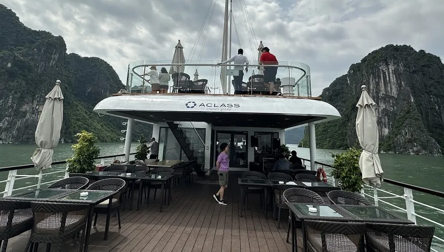 Khu vực Sundeck trên du thuyền Jade Sails