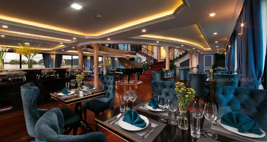 Nhà hàng Le Opera trên du thuyền Le Theater