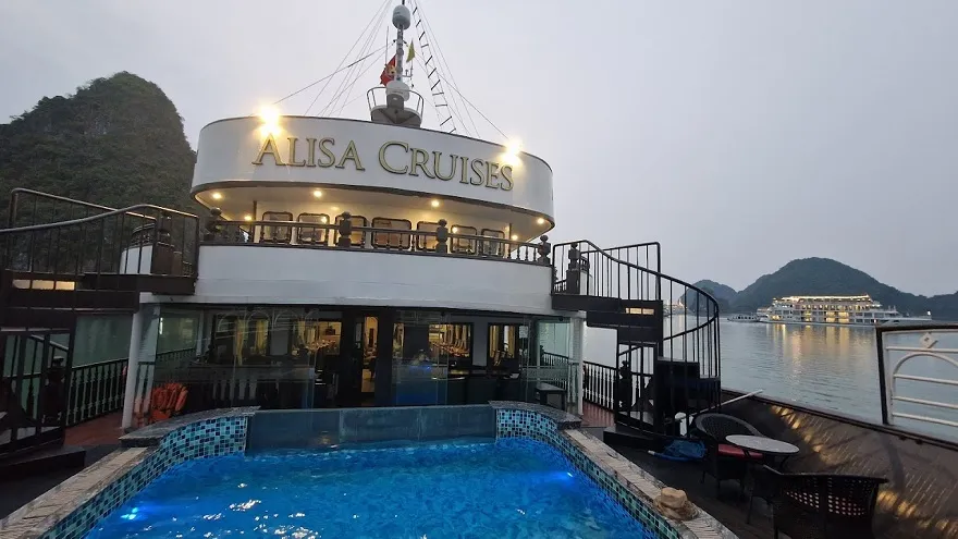 hồ bơi theo mùa trên Alisa Cruise