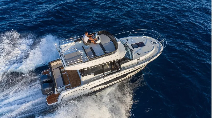 Động cơ gắn ngoài (Outboard) của Merry Fisher 1095