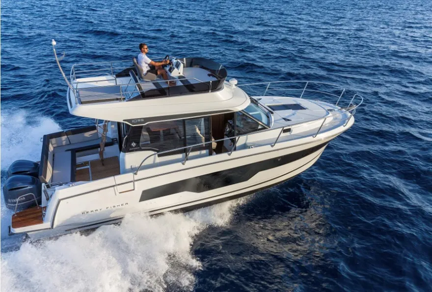 Không gian rộng mở trên Merry Fisher 1095 FFlybridge 