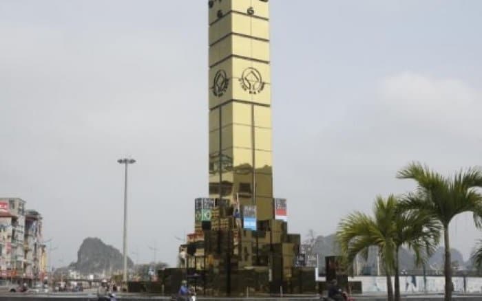 Cột đồng hồ Hạ Long xưa và nay