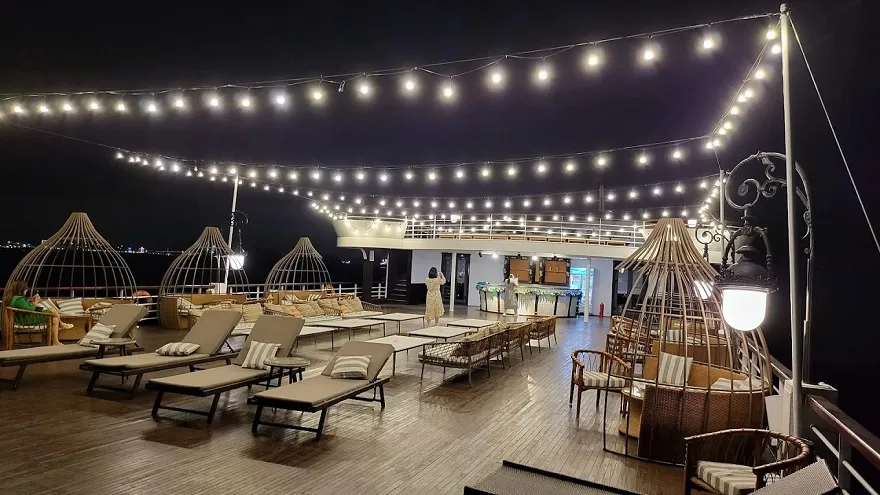 DU THUYỀN AMBASSADOR DINNER CRUISE