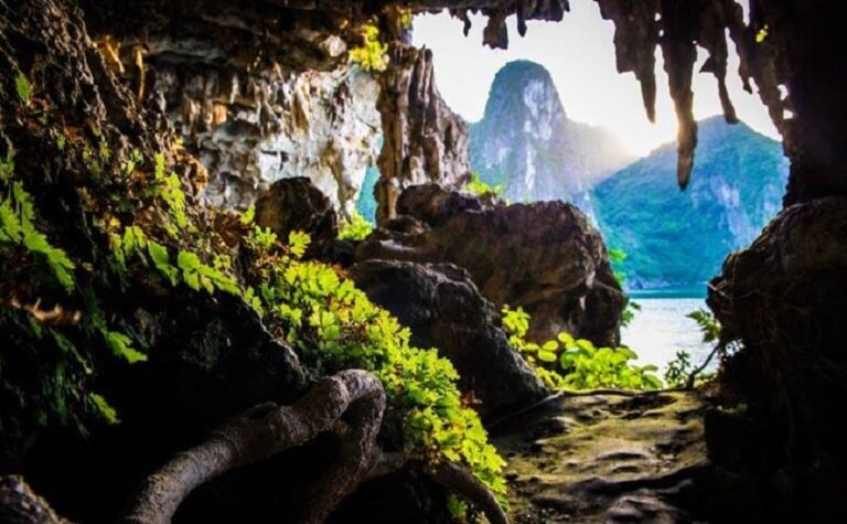 Hang Trống và Hang Trinh Nữ: Nơi ẩn chứa tình yêu bất tử