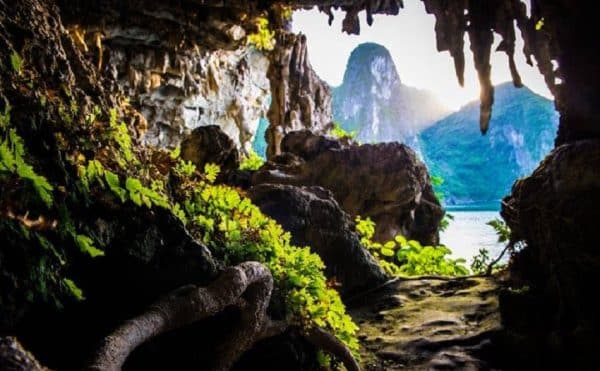 Hang Trinh Nữ: Nơi ẩn chứa tình yêu bất tử