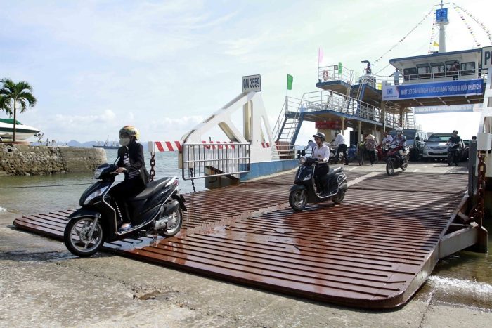 Bến phà Bãi Cháy