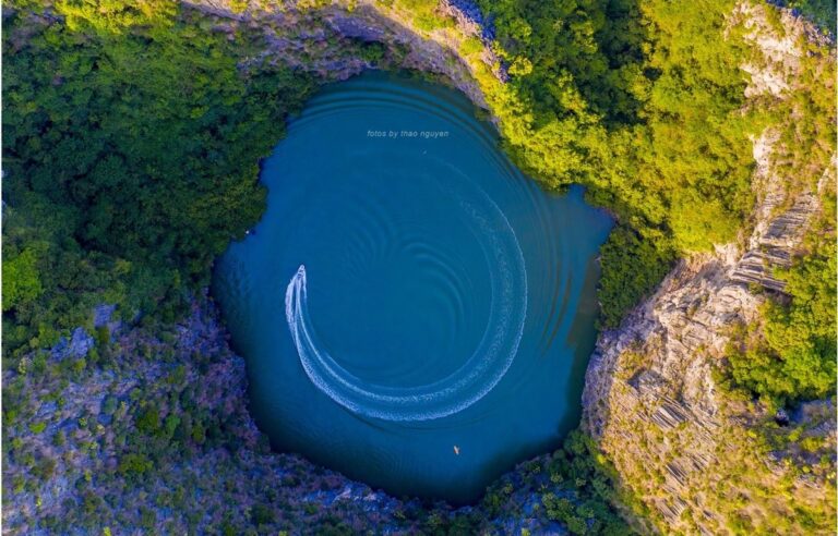 Hệ thống núi và·đảo đá vôi vịnh Hạ Long