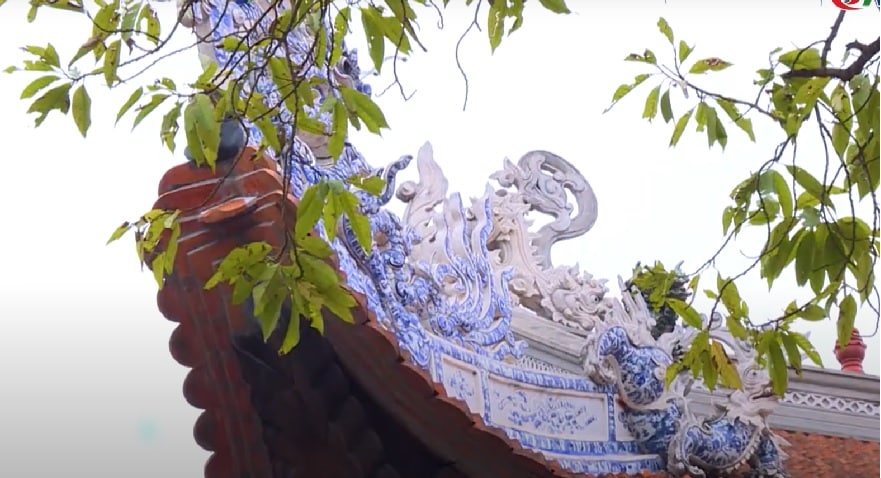 Chùa Quỳnh Lâm Đông Triều 2 Kiến trúc mái ngói đỏ uốn cong khảm đầu rồng