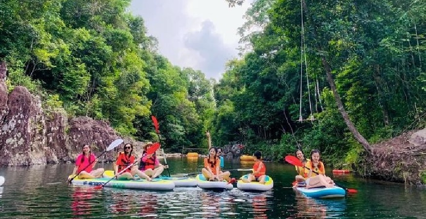 chèo thuyền, đi bộ khám phá rừng trúc Vịnh Hạ Long