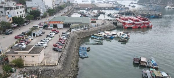 Khu vực bến cảng Cái Rồng