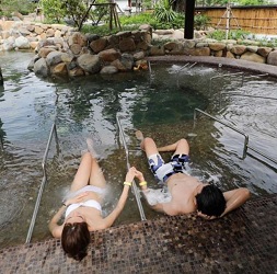 Bẻ sục Jacuzzi