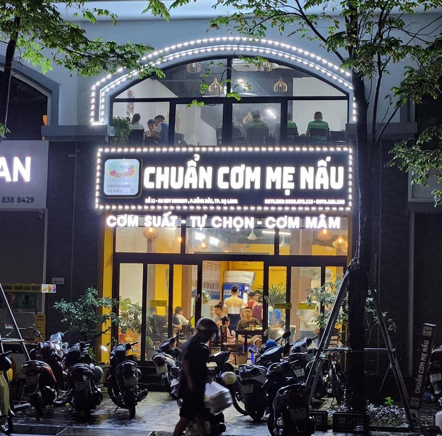 Cơm chuẩn mẹ náu