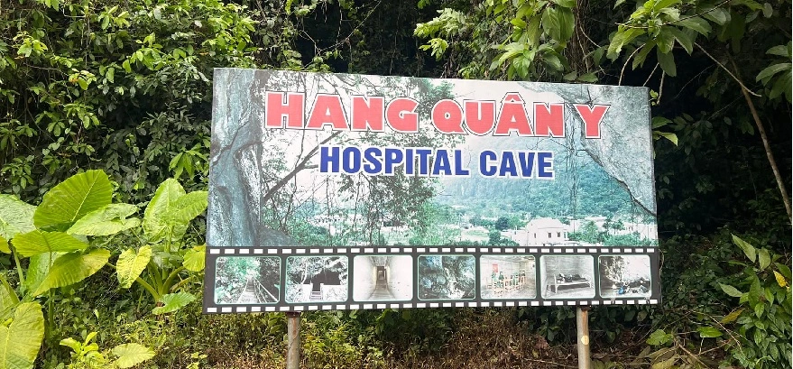 Biển-chỉ-dân-Hang-Quân-Y