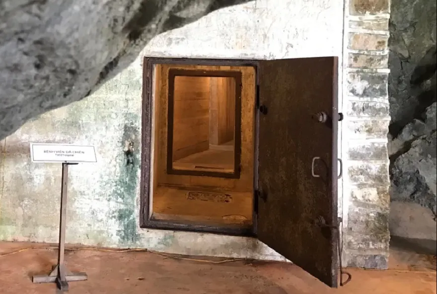 Tấm cửa thép do Liên Xô tài trợ