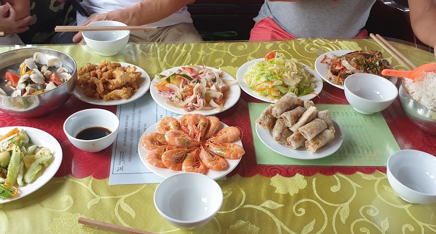 Bữa ăn trên tàu