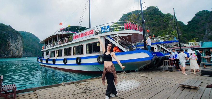 Tour cả ngày 6 Tàu Hồng Vân tour 1 ngày