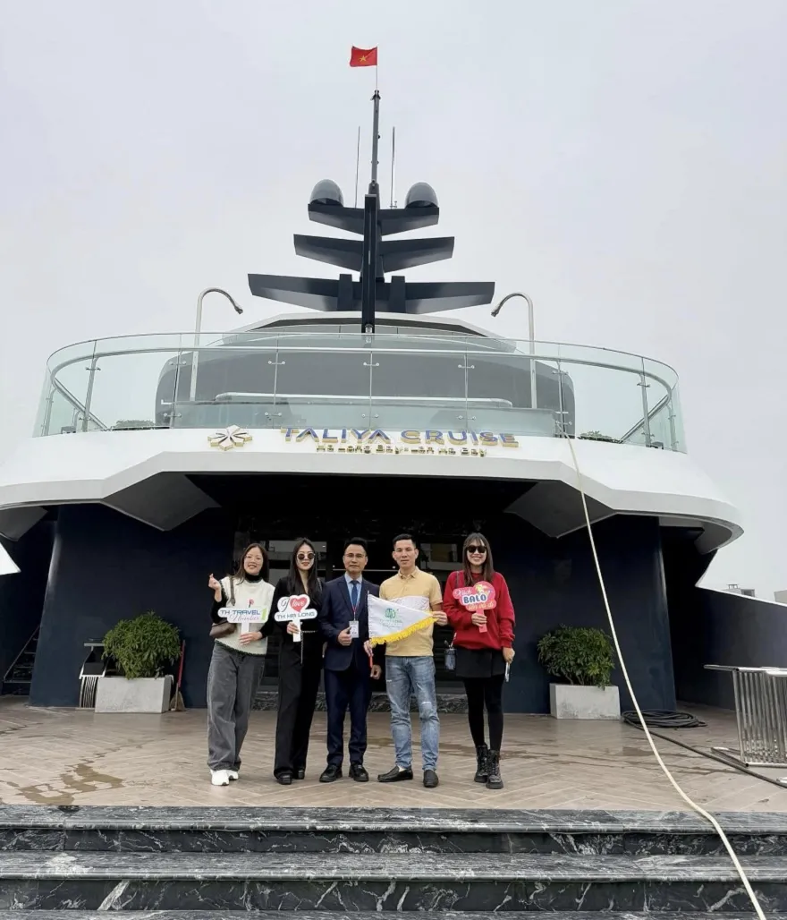 Du thuyền Taliya Cruise đón du khách tại bến cảng Tuần Châu