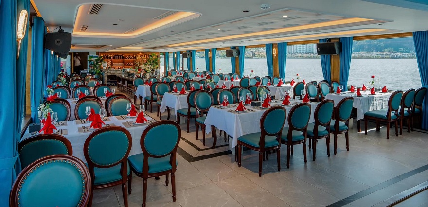 Không gian nhà hàng siêu rộng trên Black Pearl Cruise Hạ Long