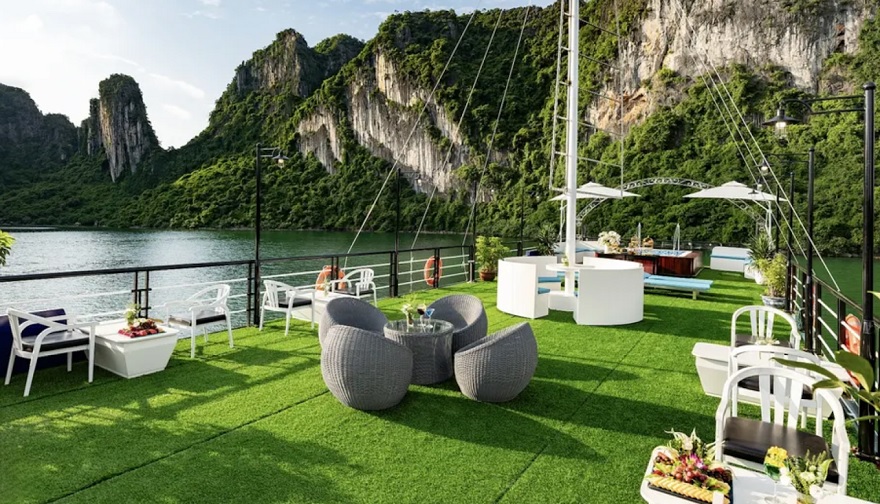 Khu vực Sundeck Trên du thuyền Sonata