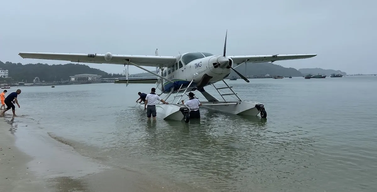 Thủy phi cơ Hạ Long
