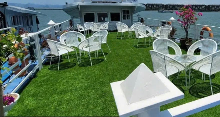 Khu vực sundeck trên du thuyền 