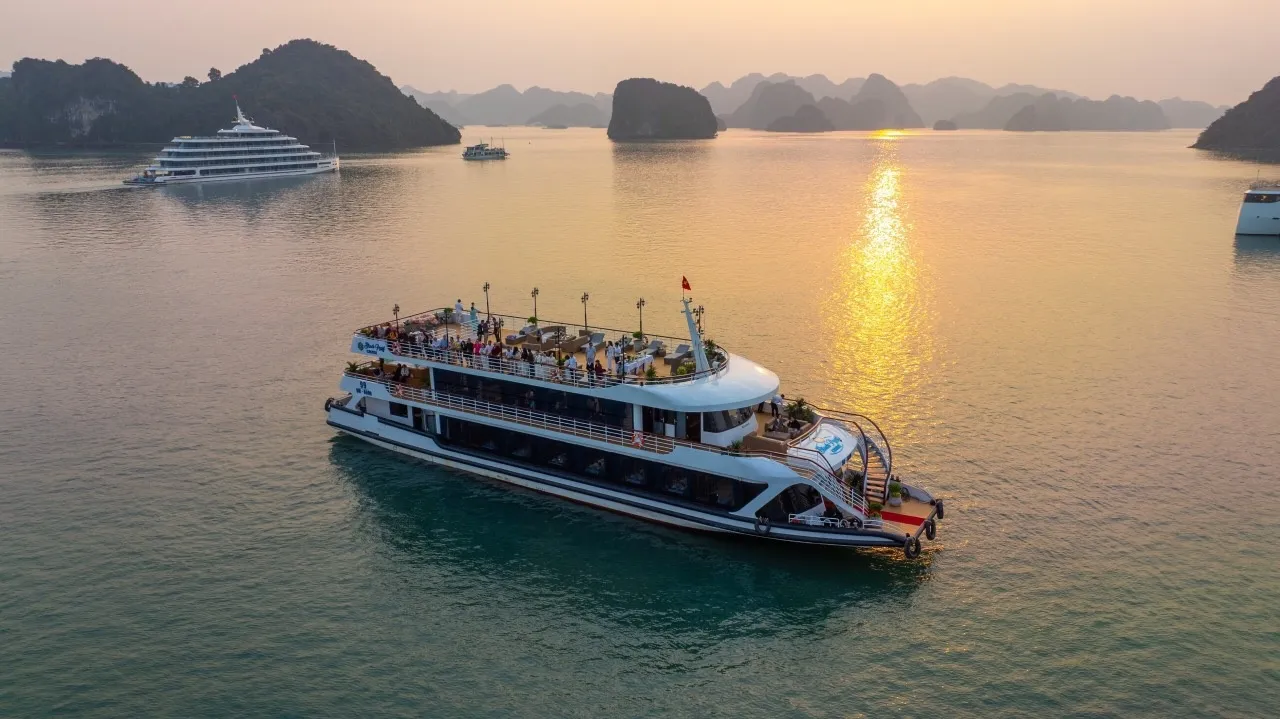 Du thuyền Black Pearl Cruise