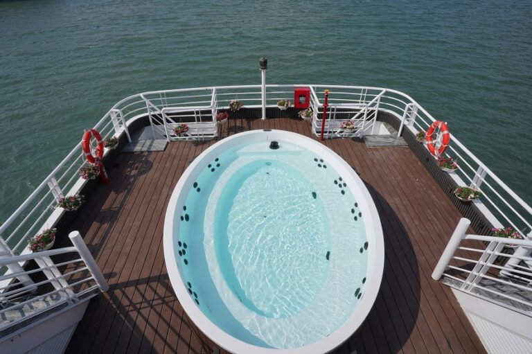 Bảng giá vé & tàu tham quan Vịnh Bái Tử Long trong ngày