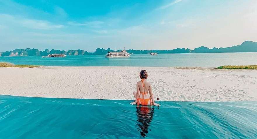 Bãi biển Tuần Châu là một trong những bãi biển đẹp nhất Hạ Long