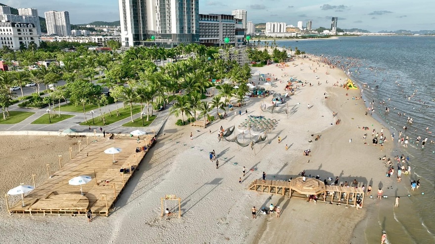 Bãi tắm Marina Hạ Long