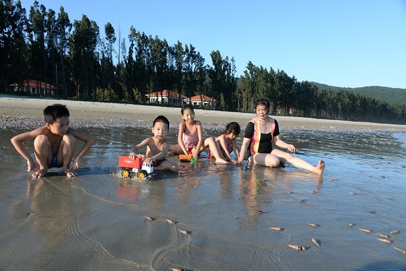 Bãi tắm Trường Chinh - điểm hẹn lý tưởng cho du lịch hè